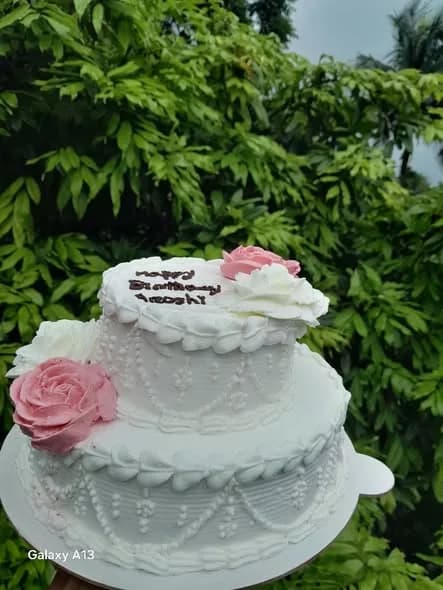 ভ্যানিলা স্পঞ্জ কেক – পার্ল গারল্যান্ড দুই স্তর